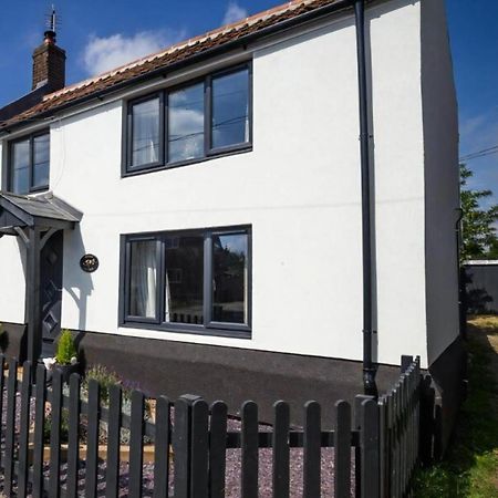 Stunning Cottage With A Private Hot Tub And Sauna In Norfolk Ref 99003Ac Lessingham Exteriér fotografie